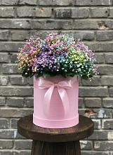 Цветочная композиция из Гипсофила и Розы в шляпной коробке в Калиновке
