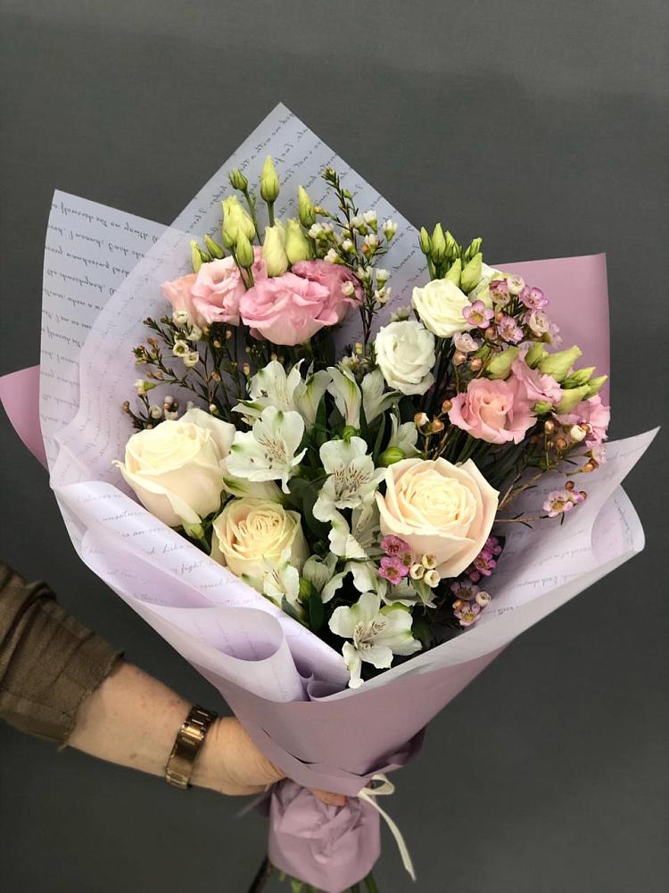 Букет цветов из: Альстромерии, Розы и Лизиантусы в Калиновке