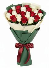 Букет Микс из красных и белых роз в Калиновке