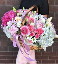 Композиция солнечный день в Калиновке Цветочная композиция из Розы, Хризантемы, Пионы и Лизиантусы в корзине в Калиновке