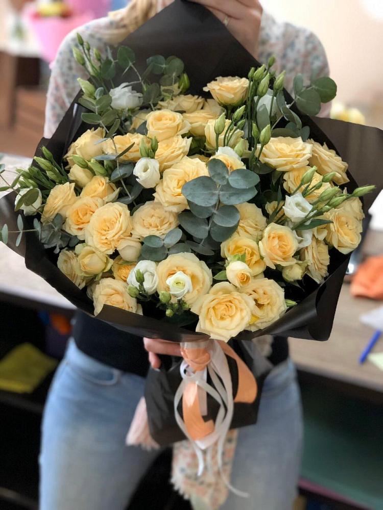 Букет цветов из: Розы и Лизиантусы в Калиновке