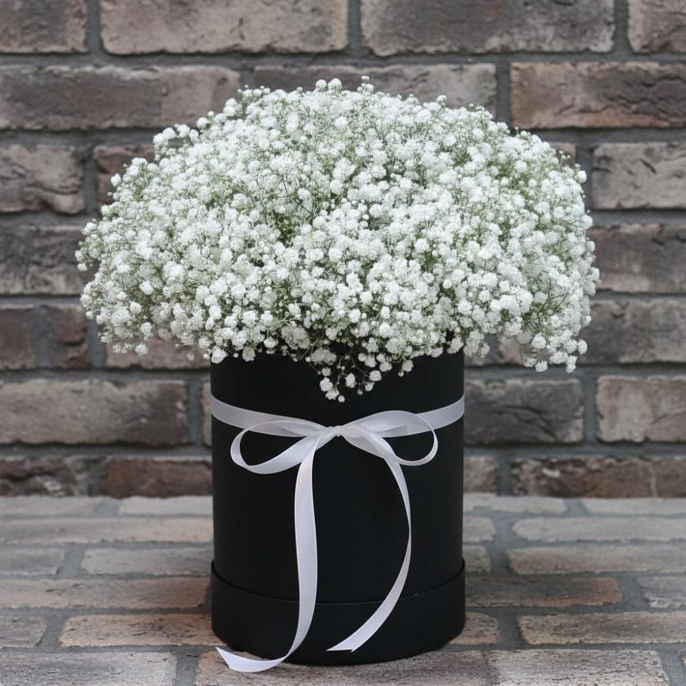 Цветочная композиция из Гипсофила в шляпной коробке в Калиновке