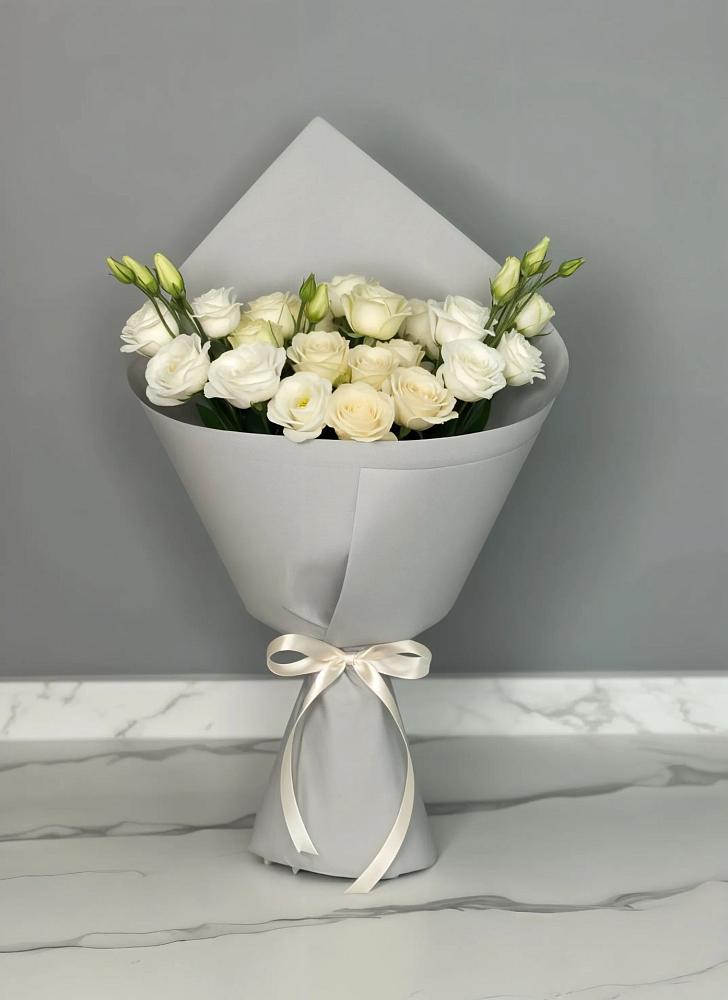 Букет цветов из: Розы и Лизиантусы в Калиновке