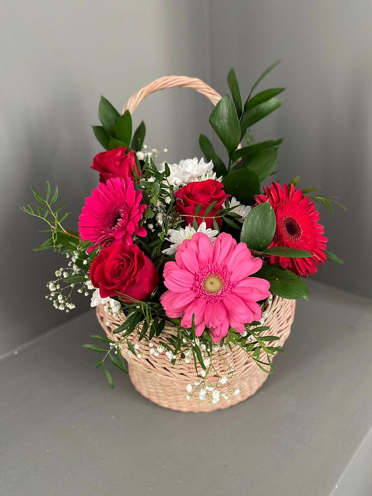Цветочная композиция из Розы, Хризантемы и Герберы в корзине в Калиновке