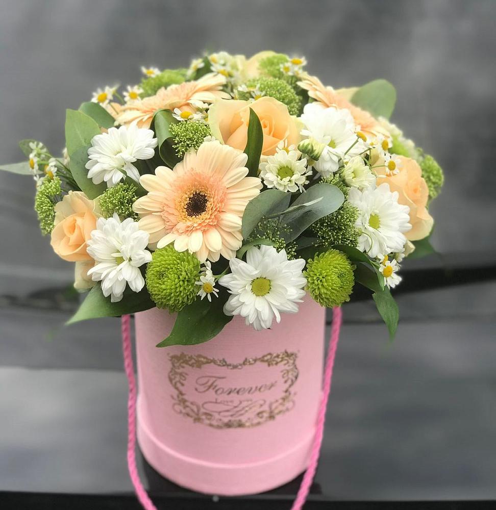 Цветочная композиция из Розы, Герберы и Хризантемы в шляпной коробке в Калиновке