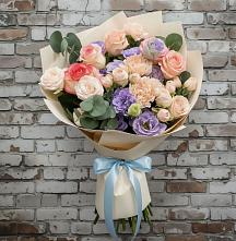 Букет цветов из:  Розы, Лизиантусы и Гвоздики в Калиновке