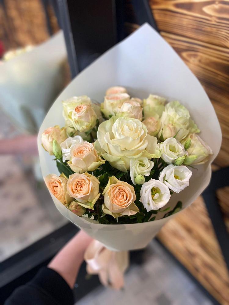 Букет цветов из: Розы и Лизиантусы в Калиновке